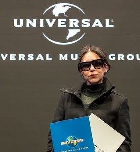 Denisse Guerrero inicia como solista con EMI&nbsp;Universal.