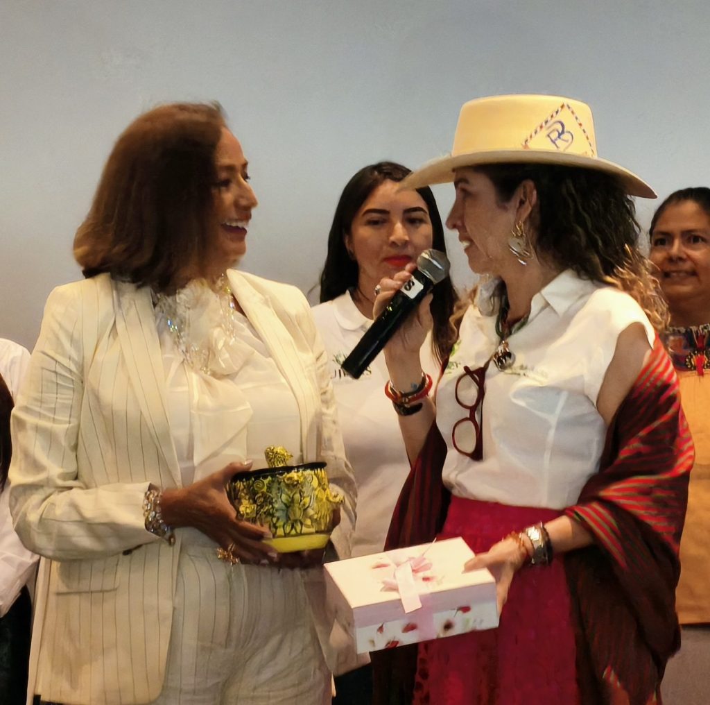 Rosario Marín engalanó reunión de Mujeres&nbsp;Destileras.